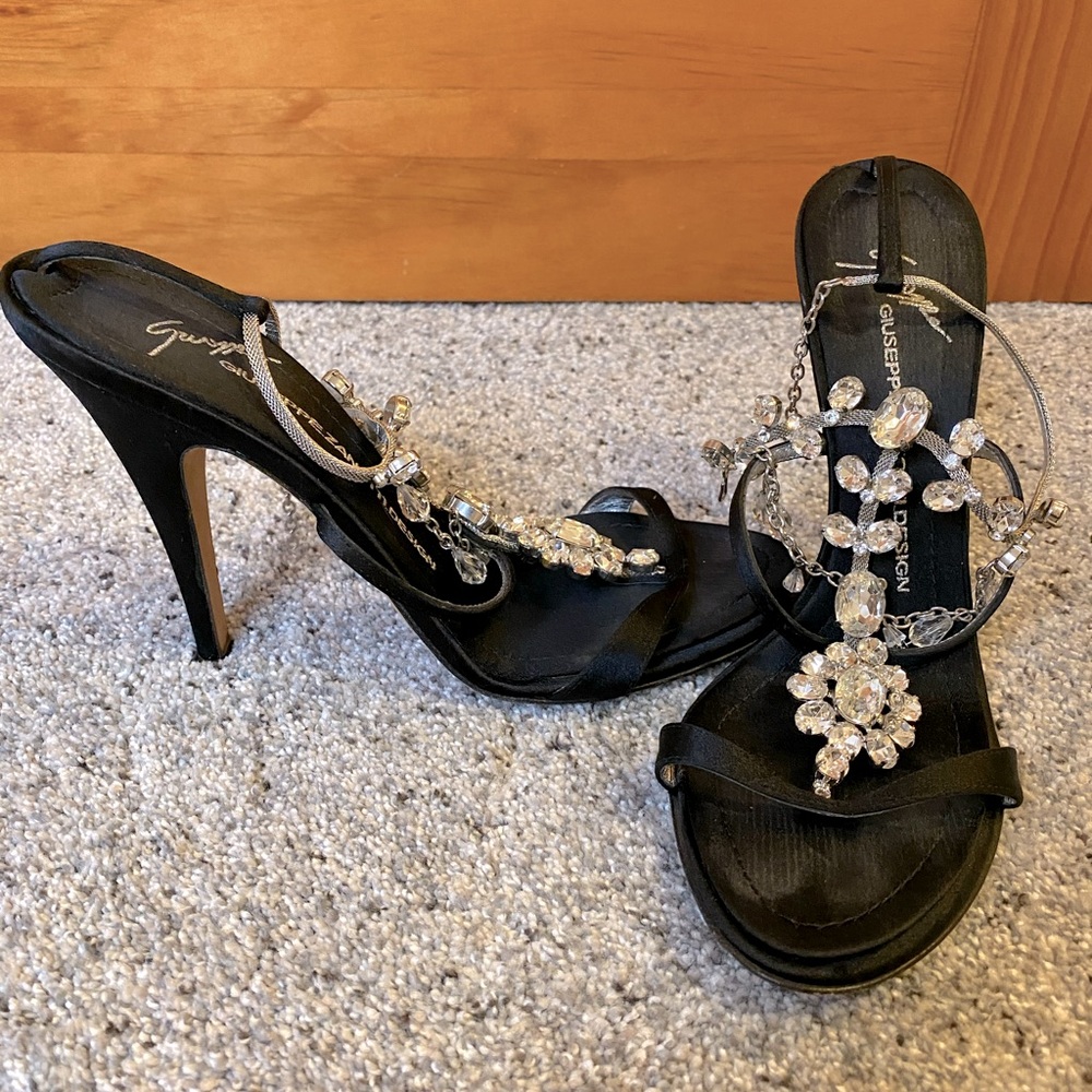The ultimate statement heel. Giuseppe Zanotti black and diamond heel.